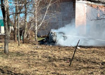Рятувальники показали, як гасили пожежу в Краснопільській громаді після ракетного удару – Суми та область