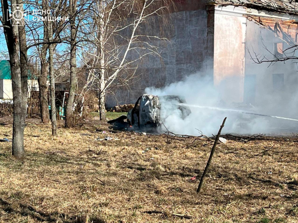 Рятувальники показали, як гасили пожежу в Краснопільській громаді після ракетного удару – Суми та область