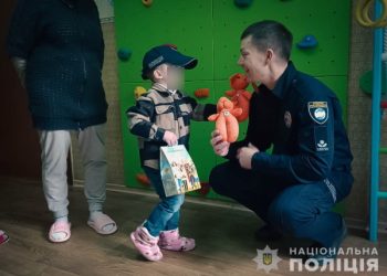 Сумські ювенальні поліцейські відвідали дітей, евакуйованих із прикордоння – Суми та область
