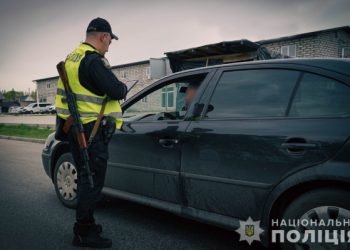 У Глухові п’яний водій пропонував поліцейським 10 000 грн – Суми та область
