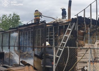 У передмісті Конотопа рятувальники ліквідували загоряння лазні – Суми та область