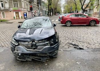 В центре Одессы на тротуаре сбили девочку: в каком состоянии ребенок