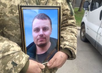 “Виховував трьох синів”. У Сумах поховали загиблого бійця Ростислава Біллєра – Суми та область