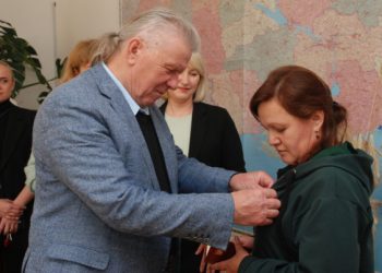 Багатодітна мама із Шосткинської громади удостоєна звання “Мати-героїня” – Суми та область