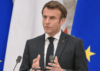 Макрон підтримав право України бити по військових цілях у Росії