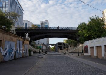 На Деволановском спуске больше нет “мертвого квартала”: как сегодня выглядит “канава”
