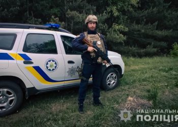 На Охтирщині поліцейський офіцер громади врятував чоловіка, який травмувався склом – Суми та область