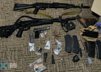 СБУ затримала банду «чорних зброярів», які продавали криміналітету трофейну зброю – Суми та область