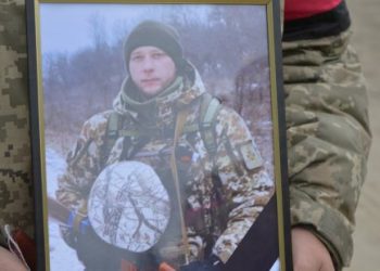 У Лебедині провели в останню путь полеглого захисника В’ячеслава Страха – Суми та область
