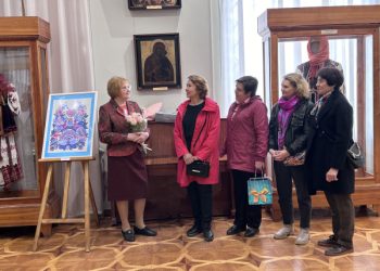В обласному художньому музеї відкрили виставку декоративного розпису Тетяни Суркової – Суми та область