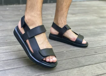 Как выбрать и купить мужские сандалии в интернет-магазине