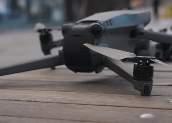 Піднесіть свої польоти на новий рівень з DJI Mavic 3 Fly More Combo