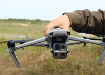 Квадрокоптер Autel Evo Max 4T: Високотехнологічний засіб повітряного нагляду