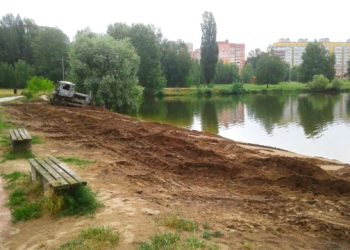 Будуть лавки й роздягальні: на озері Чеха триває благоустрій пляжу – Суми та область