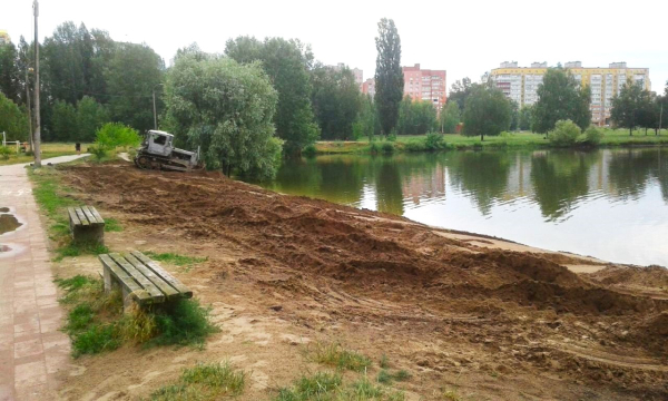 Будуть лавки й роздягальні: на озері Чеха триває благоустрій пляжу – Суми та область