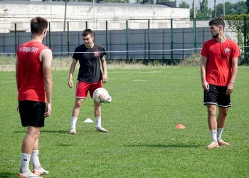 «Гірник-Спорт» вийшов з відпустки без шістьох футболістів • Футбол •