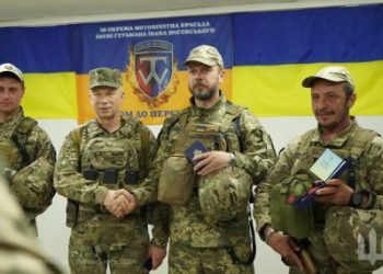 Головнокомандувач ЗСУ вручив мешканцю Сумщини Почесний нагрудний знак “Золотий Хрест” – Суми та область