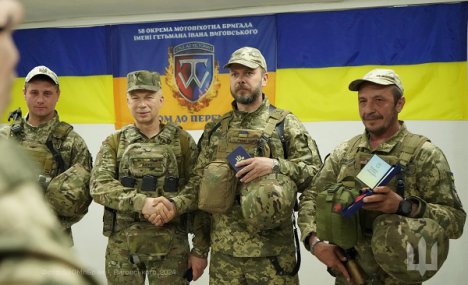 Головнокомандувач ЗСУ вручив мешканцю Сумщини Почесний нагрудний знак “Золотий Хрест” – Суми та область