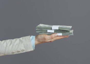 Курс валют в Украине 1 июня 2024 года: сколько стоит доллар и евро