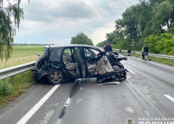 На автодорозі Кіпті-Глухів-Бачівськ авто влетіло у відбійник: четверо травмованих – Суми та область