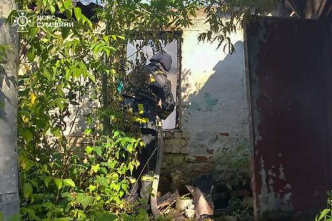 На Шосткинщині ліквідували пожежу, яка виникла через ворожий удар – Суми та область