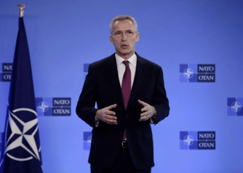 НАТО і далі допомагатиме Україні у війні, але стороною конфлікту не буде – Столтенберг