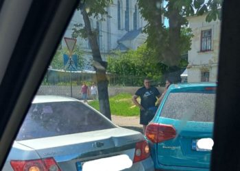 У Глухові сталася аварія на центральній площі – Суми та область