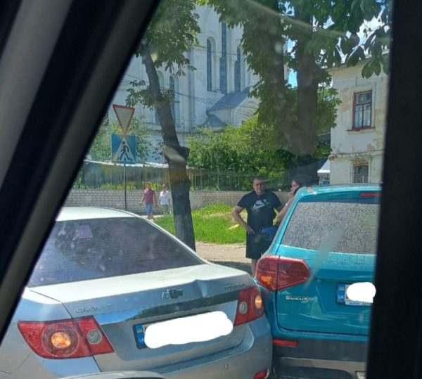 У Глухові сталася аварія на центральній площі – Суми та область