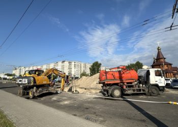 У Сумах ліквідували аварію на самопливному колекторі: рух транспорту відновлений – Суми та область