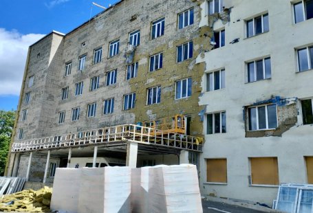 У Тростянці продовжують відбудову лікарні – Суми та область