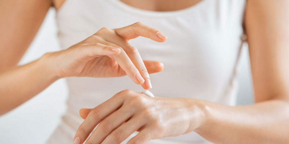 Як захистити шкіру рук від шкідливого впливу миючих засобів