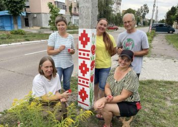 Кролевець продовжують прикрашати орнаментом місцевого рушника – Суми та область