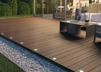 Використання терасної дошки для будівництва паркану: оригінальні ідеї застосування дошки з ДПК