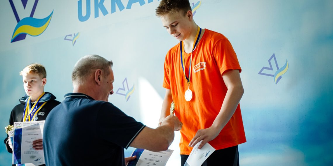 Плавець Павло Довжик з Полтавщини здобув чотири медалі на Чемпіонаті України серед юнаків • Плавання •