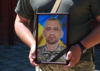 Шосткинщина простилася із загиблим Героєм Сергієм Сухоженком – Суми та область