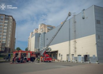 У Сумах рятувальники вчилися гасити пожежу в ТРЦ – Суми та область