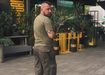 В Одессе посетитель ветклиники обматерил врача-ветерана войны, который не смог встать (видео, обновлено)