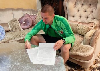 «Ворскла» пролонгувала оренду Віктора Корнієнка • Футбол •