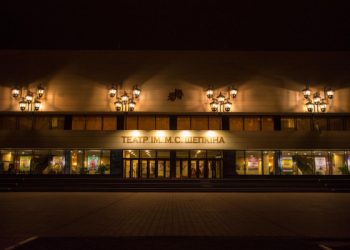 Восени сумський театр ім. М. Щепкіна безоплатно показуватиме вистави для людей з порушеннями зору – Суми та область