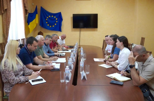 Червоний хрест допомагає Сумщині у будівництві житла для переселенців та підготовці до зими – Суми та область