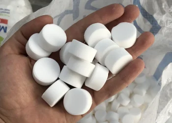 Соль таблетированная и кварцевый песок – удобство и практичность