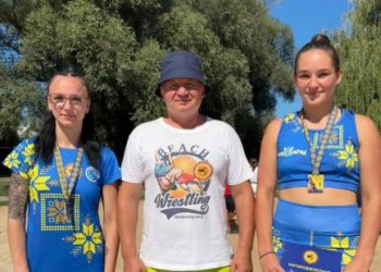 Сумські студентки відзначилися на чемпіонаті України з пляжної боротьби – Суми та область