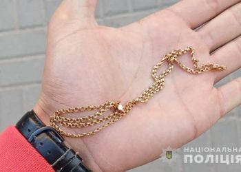 У Сумах юнак пограбував підлітка біля річки – Суми та область