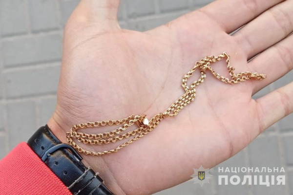 У Сумах юнак пограбував підлітка біля річки – Суми та область