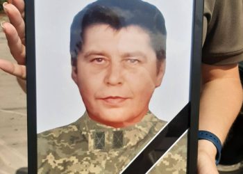 У Сумах провели в останню путь солдата Віктора Шкарупу – Суми та область