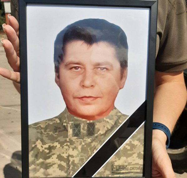 У Сумах провели в останню путь солдата Віктора Шкарупу – Суми та область