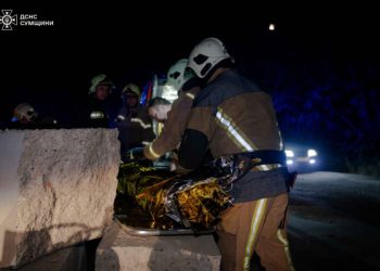 У Сумах рятувальники деблокували двох людей із автомобіля – Суми та область