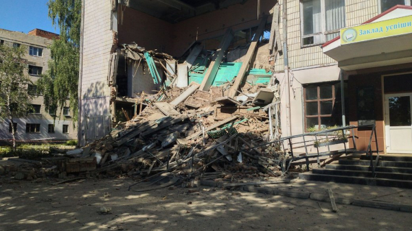У Сумському центрі ПТО обвалилася частина будівлі – Суми та область
