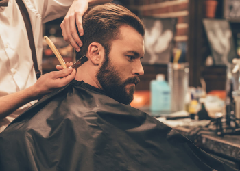 Где лучше сделать мужскую стрижку в парикмахерской или барбершопе?