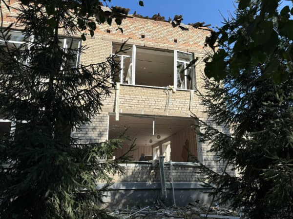 “Устиг накритися ковдрою”: жителі Глухова розповіли про бомбардування міста – Суми та область